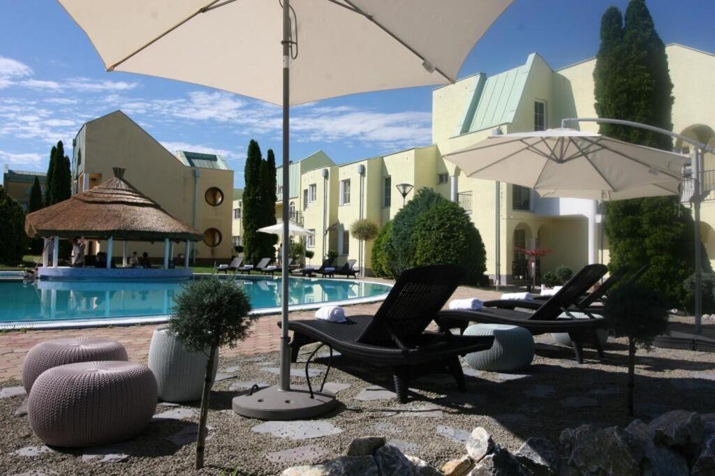 Mediterran Apartman With Pool Шиофок Экстерьер фото