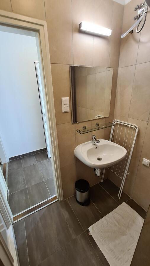 Mediterran Apartman With Pool Шиофок Экстерьер фото