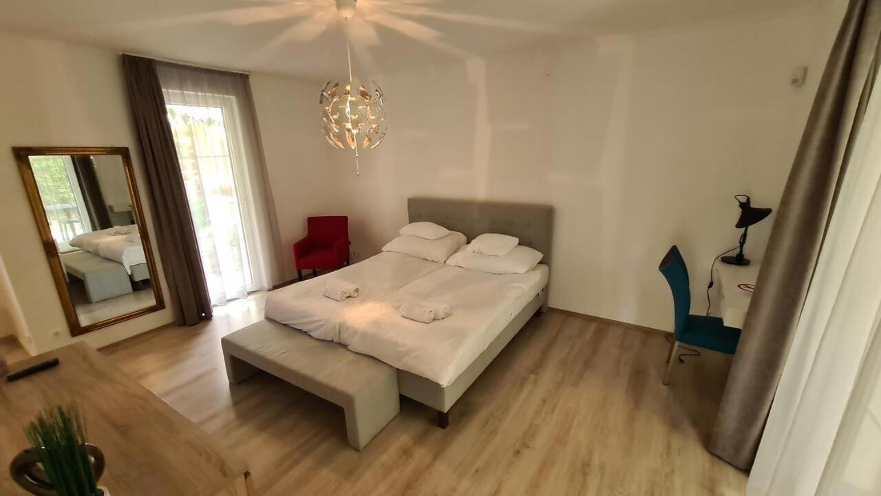Mediterran Apartman With Pool Шиофок Экстерьер фото
