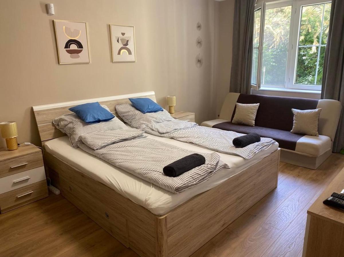 Mediterran Apartman With Pool Шиофок Экстерьер фото