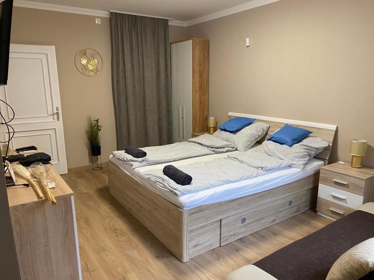 Mediterran Apartman With Pool Шиофок Экстерьер фото